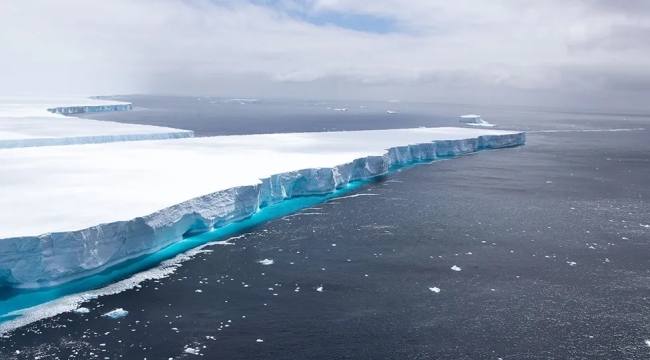 Antarktika'daki 4 bin km²'lik buzdağı harekete geçti