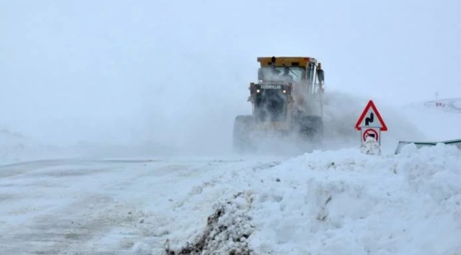 Kars'ta kar ve tipi: 120 köy yolu ulaşıma kapandı