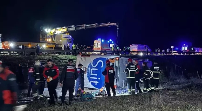 Aksaray'da yolcu otobüsü devrildi: 2 can kaybı