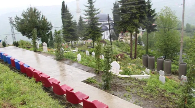 Trabzon'da mezarlığa tribün koltuğu yerleştirildi