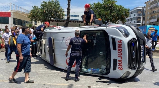 Aydın'da ambulans devrildi: 1 ölü